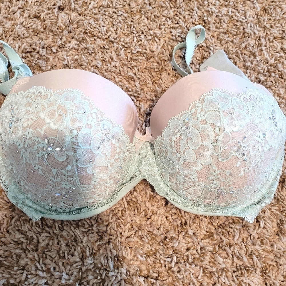 Victoria's Secret pushup bra 32DDD